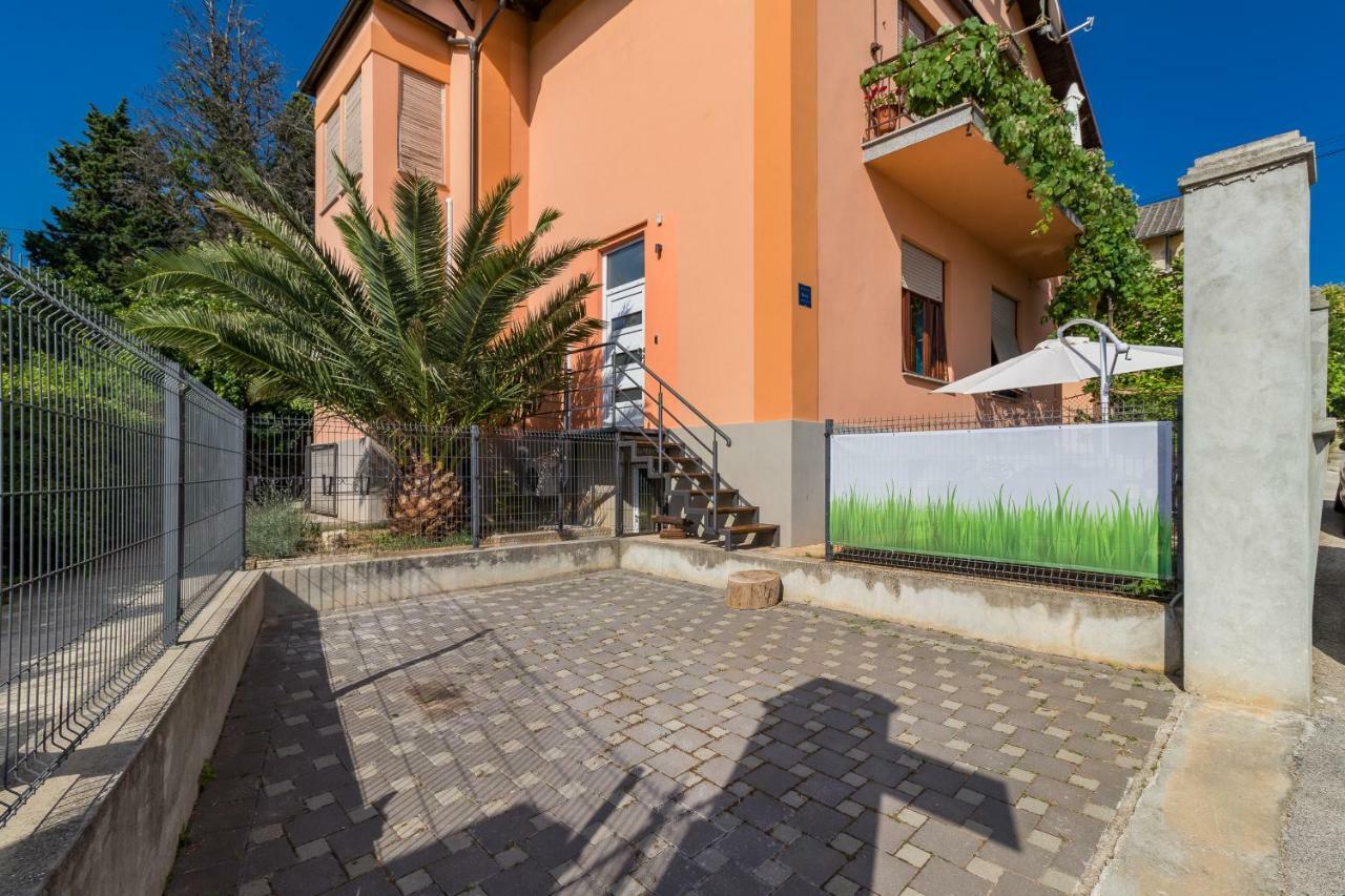 Apartment Lora *