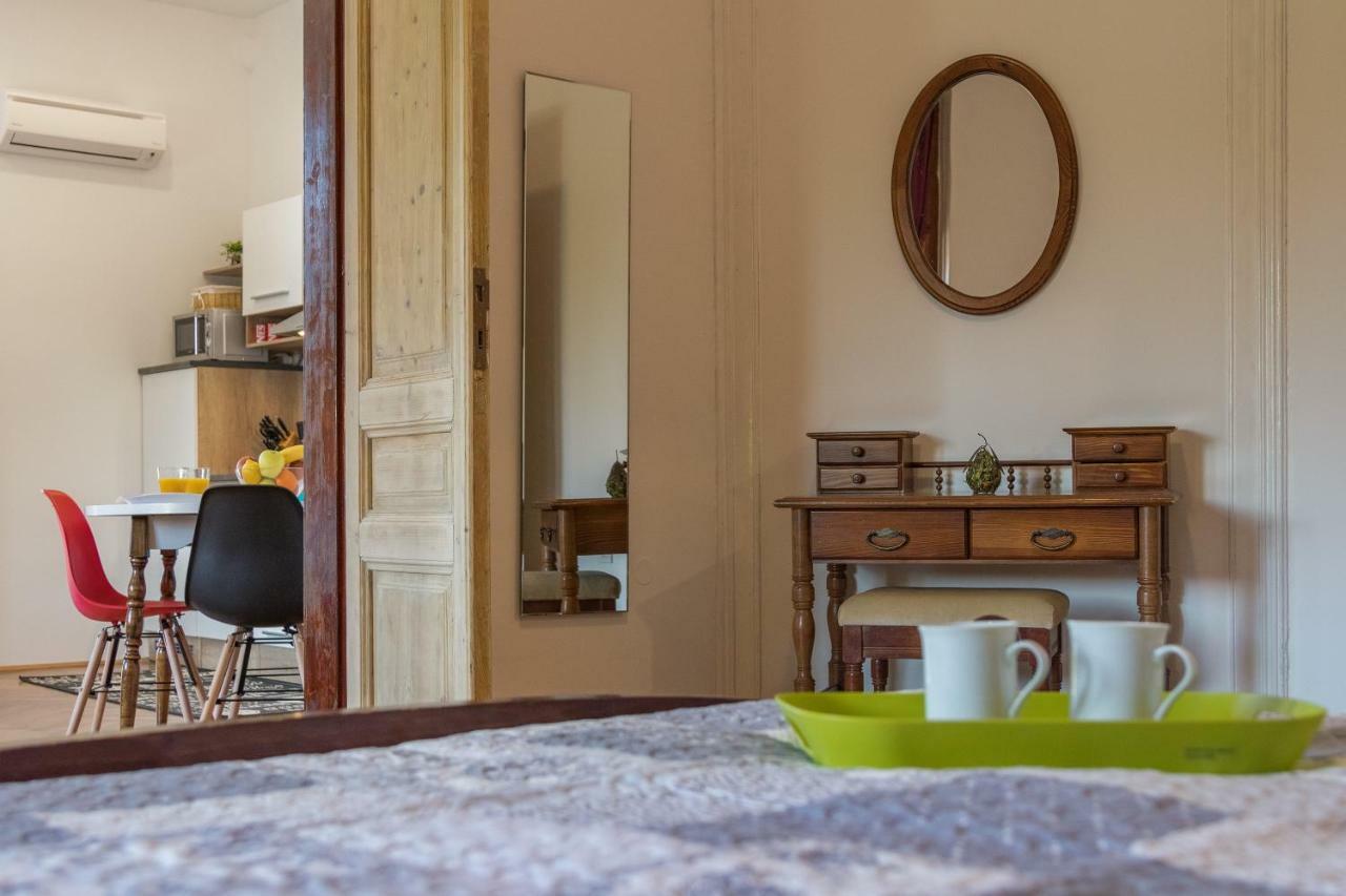 Lora Apartment *